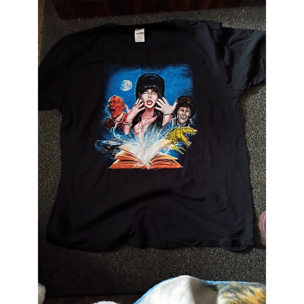 Men's size large Elvira t shirt